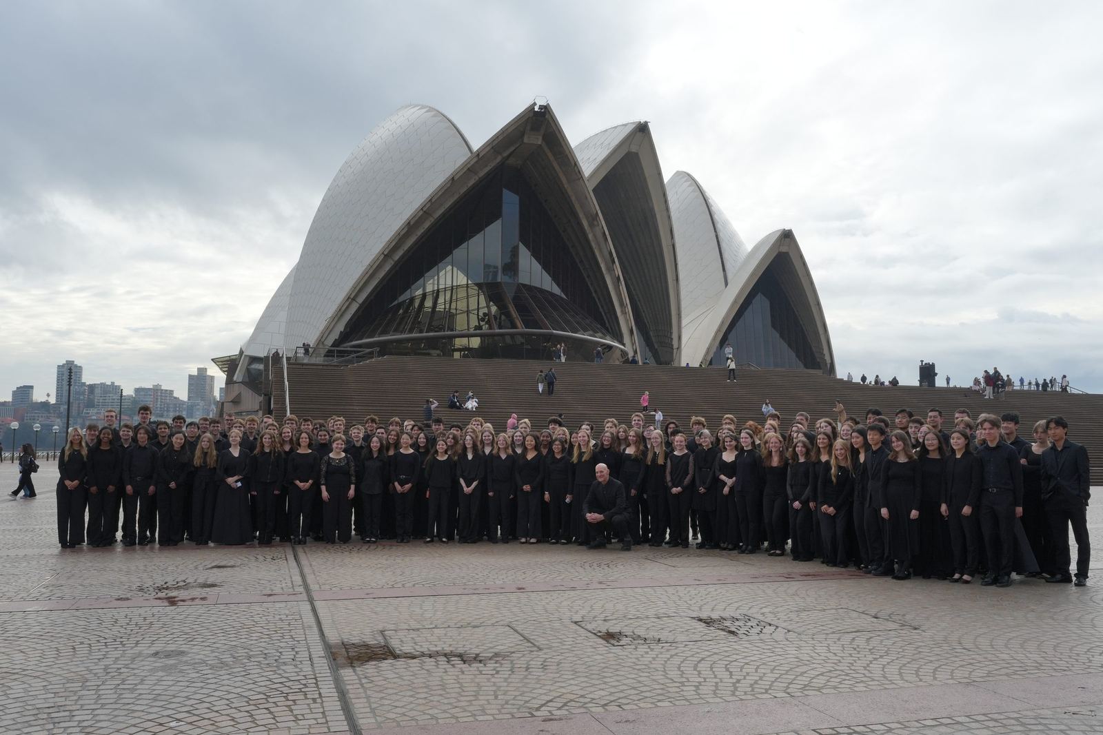 The whole ensemble on the forecourt with the Opera House behind